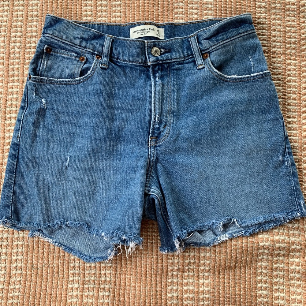 Abercrombie 90’s Straight Low Rise Shorts